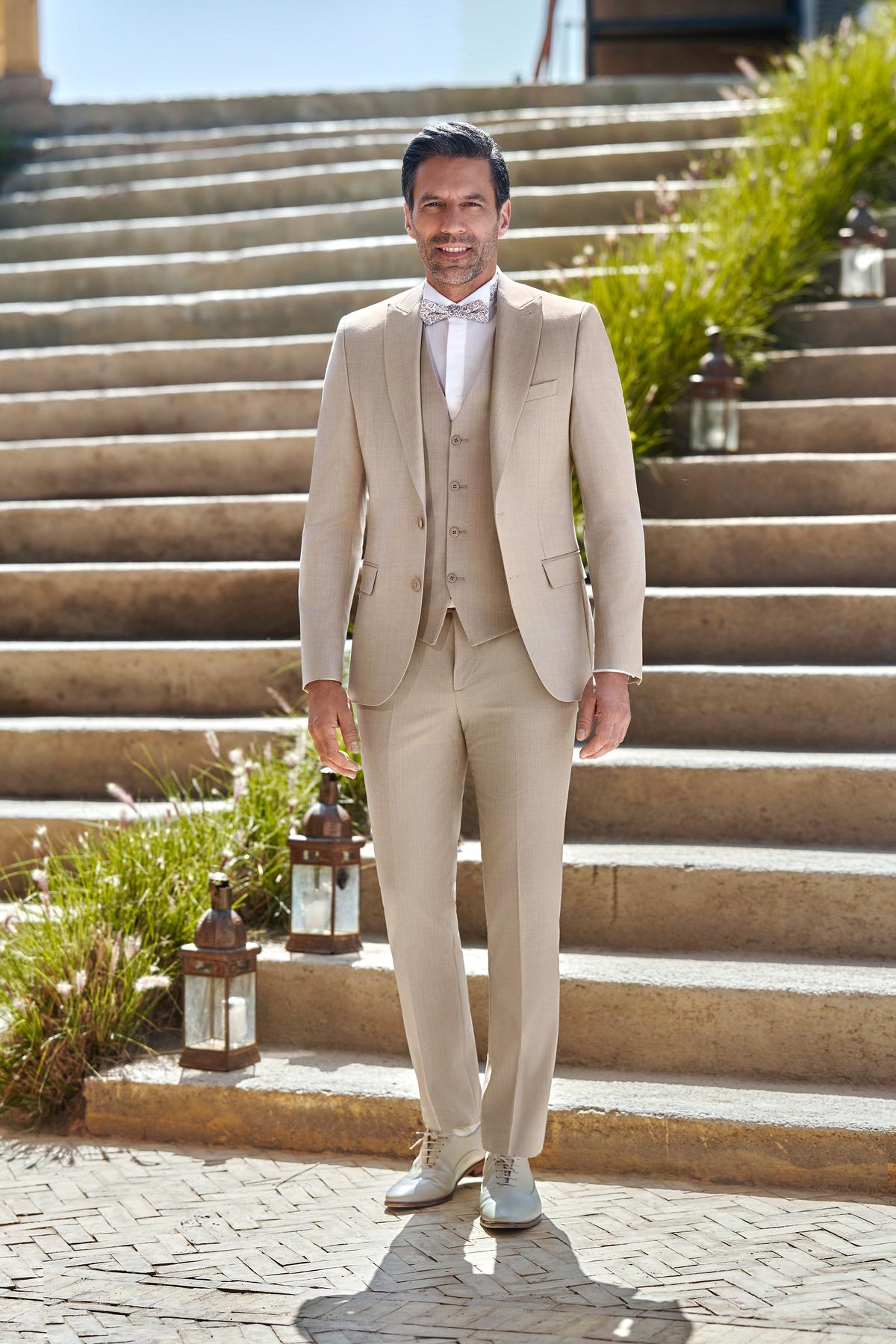 Costume Bergame Beige Costume de mariage Bergame beige, revers crantés