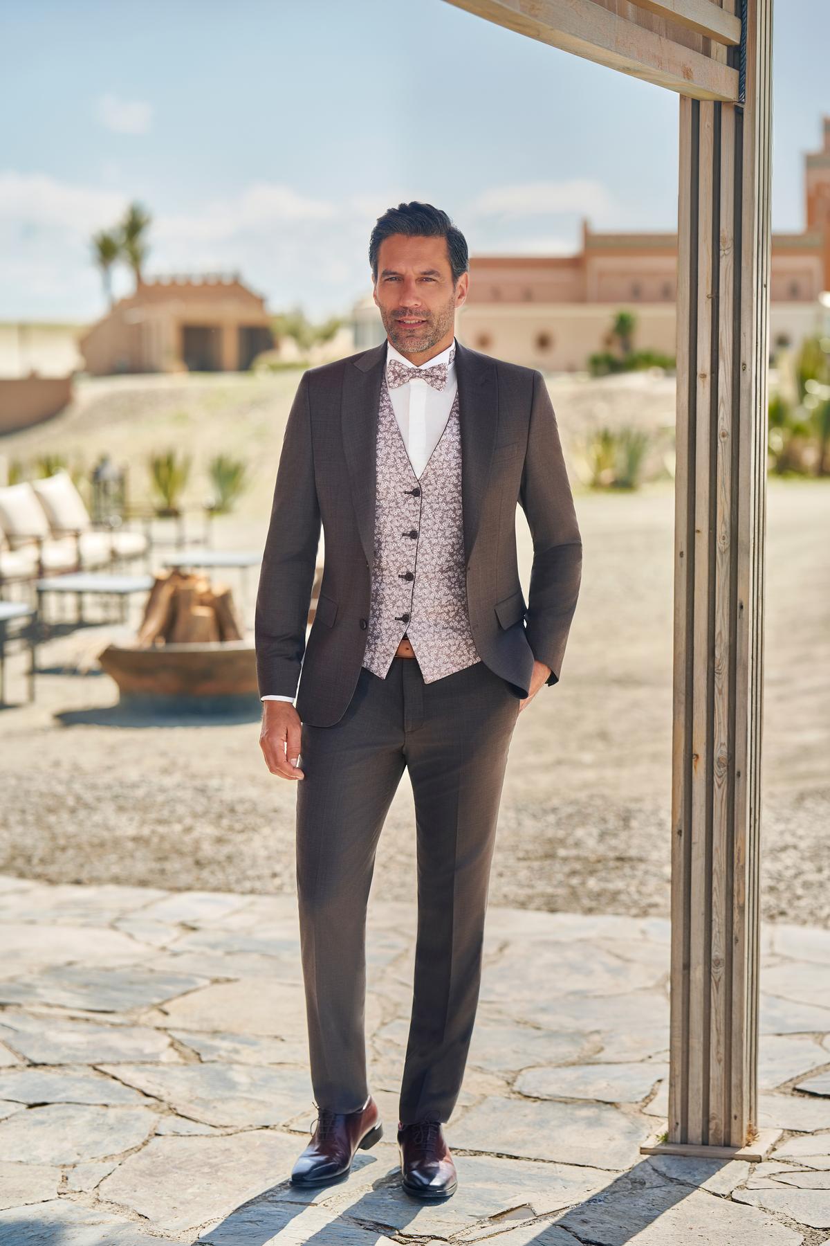 Costume Bergame Marron Costume de mariage Bergame marron, revers crantés