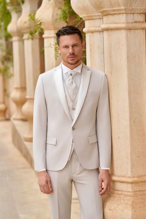Costume de mariage Berlin beige, revers soulignés de satin