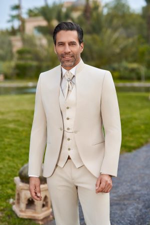 Costume de mariage Bonifacio beige, col officier et gilet à micro-motif