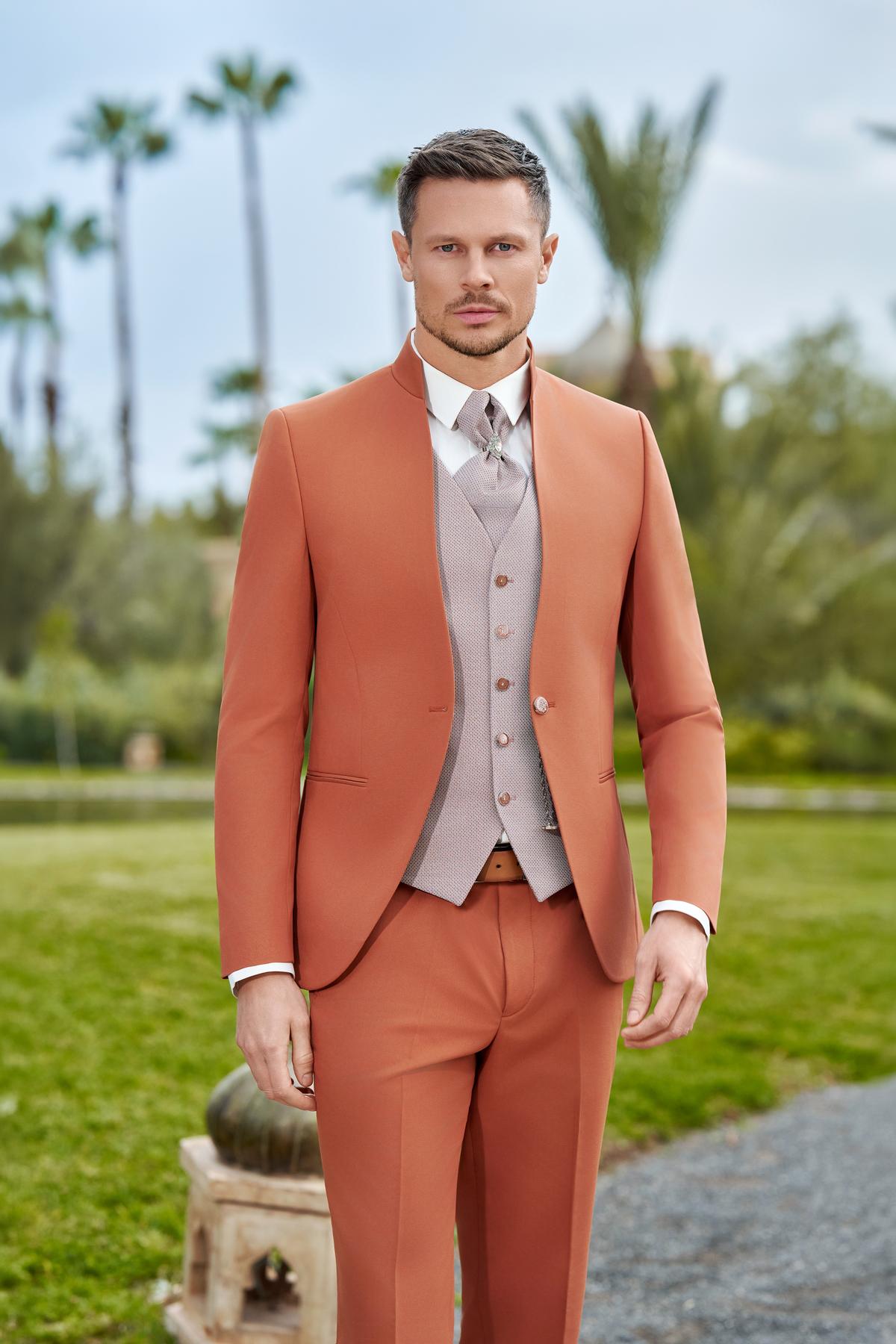 Costume Bonifacio Terracotta Costume de mariage Bonifacio terracotta, col officier et gilet à micro-motif