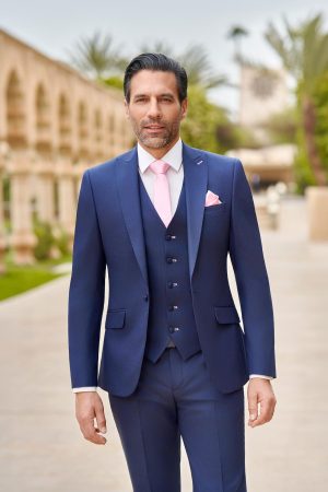 Costume de mariage Gênes bleu marine, revers crantés et gilet assorti