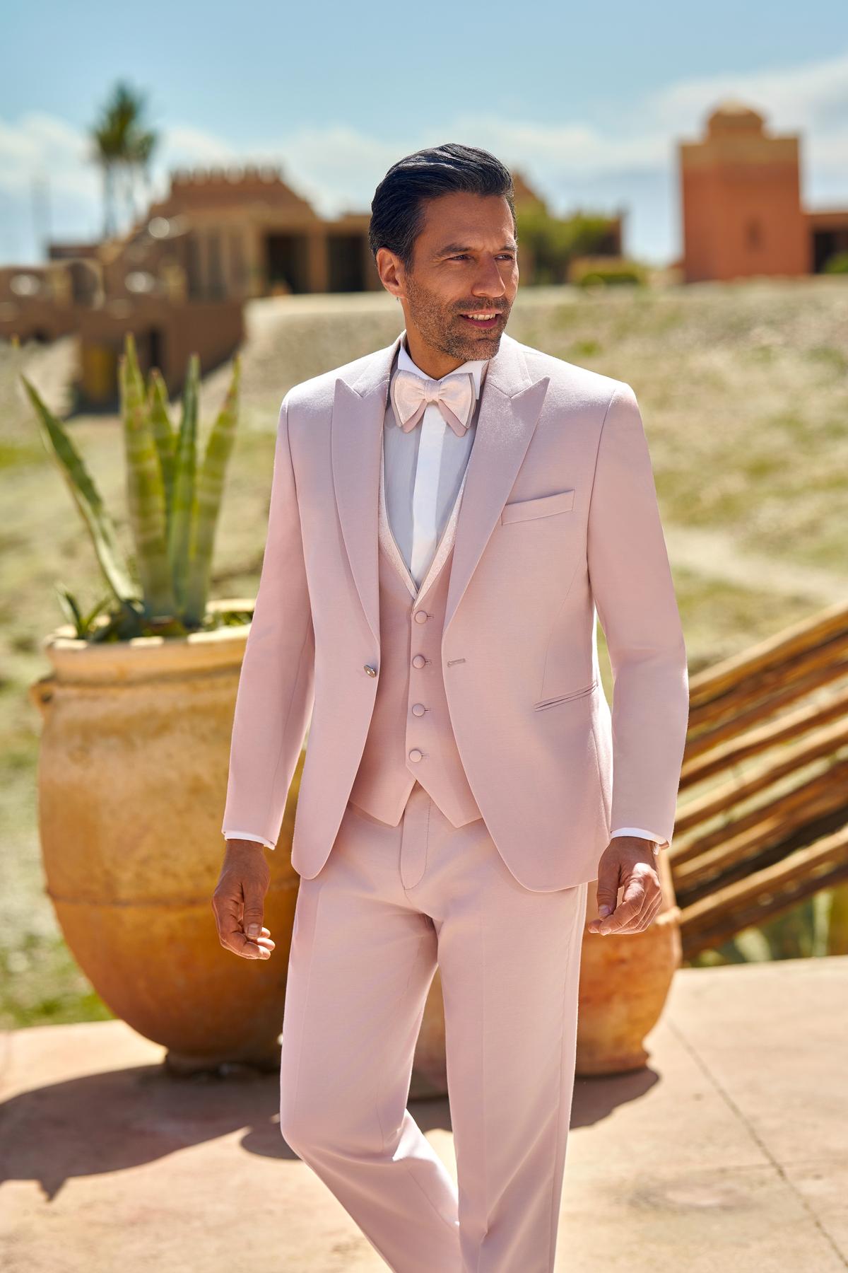 Costume Kavala Rose Costume de mariage Kavala rose, revers en pointe