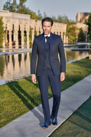 Costume de mariage São Paulo bleu marine, col officier